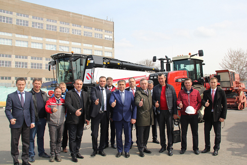 Крымская делегация во главе с министром сельского хозяйства Андреем Рюмшиным посетила компанию Ростсельмаш