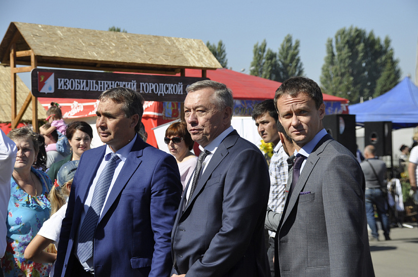 Представители Правительств Республики Крым посетили стенд Ростсельмаш на выставке День урожая